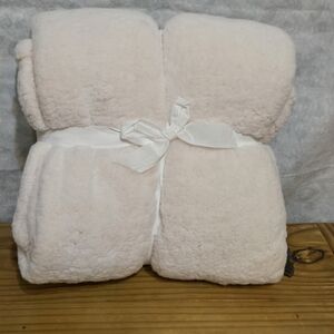 Soft Pink Sherpa Blanket- NWT